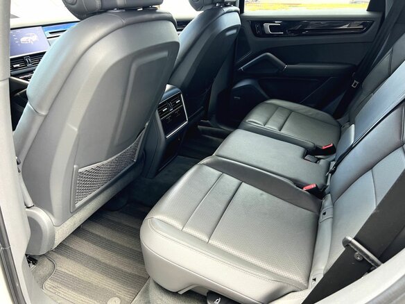 2021 Porsche Cayenne III, серый, 7390000 рублей - вид 34