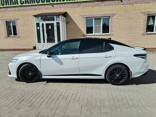 2021 Toyota Camry VIII (XV70) Рестайлинг, белый, 2650000 рублей, вид 4