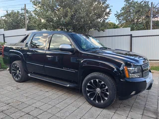2008 Chevrolet Avalanche II, чёрный, 2299999 рублей, вид 3