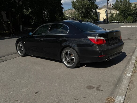 2003 BMW 5 серии 520i V (E60/E61), чёрный, 900000 рублей - вид 5