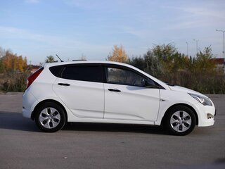 2014 Hyundai Solaris I Рестайлинг, белый, 727059 рублей, вид 4
