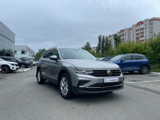2021 Volkswagen Tiguan II Рестайлинг, серебристый, 3067980 рублей, вид 4