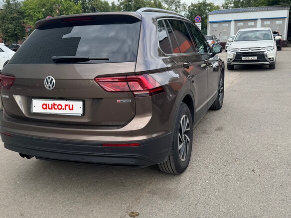 2019 Volkswagen Tiguan II, коричневый, 1990000 рублей - вид 3