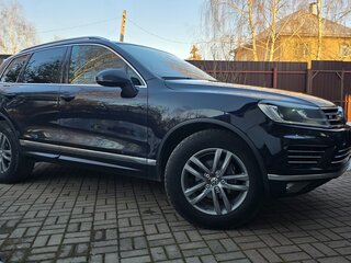 2017 Volkswagen Touareg II Рестайлинг, синий, 2595000 рублей, вид 4