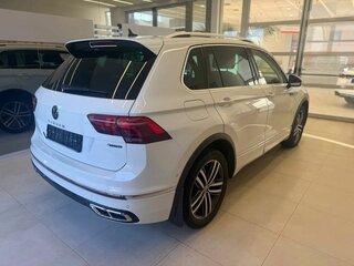 2020 Volkswagen Tiguan II Рестайлинг, белый, 3320000 рублей, вид 4