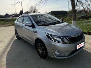 2014 Kia Rio 5-speed III, серебристый, 820000 рублей, вид 3