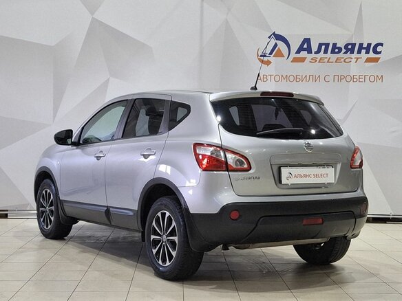 2013 Nissan Qashqai I Рестайлинг, серебристый, 1110000 рублей - вид 4