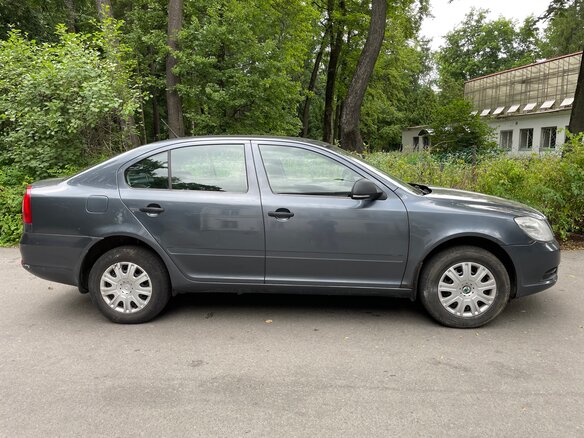 2011 Skoda Octavia II (A5) Рестайлинг, серый, 575000 рублей - вид 1
