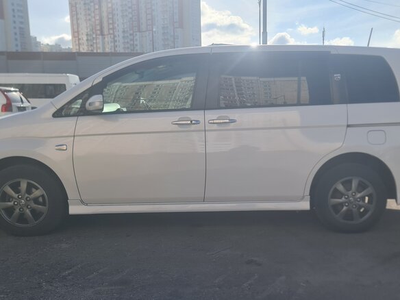 2010 Toyota ISis I Рестайлинг, белый - вид 3