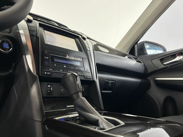 2016 Toyota Camry VII (XV50) Рестайлинг, белый - вид 18