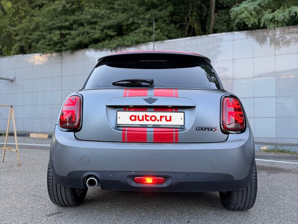 2019 Mini Hatch Cooper III (F55/F56) Рестайлинг, серый, 1750000 рублей - вид 5