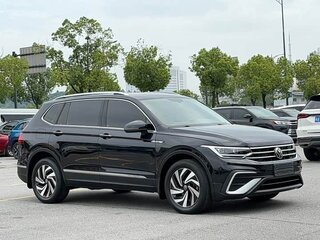 2022 Volkswagen Tiguan L II Рестайлинг (China Market), чёрный, 2900000 рублей, вид 3