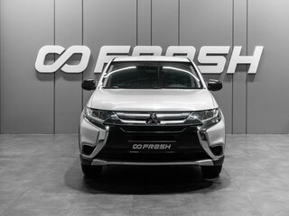 2018 Mitsubishi Outlander III Рестайлинг 2, белый, 1849000 рублей, вид 3