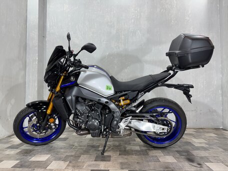 2022 Yamaha MT-09 (FZ-09), серый, 1085000 рублей, вид 2