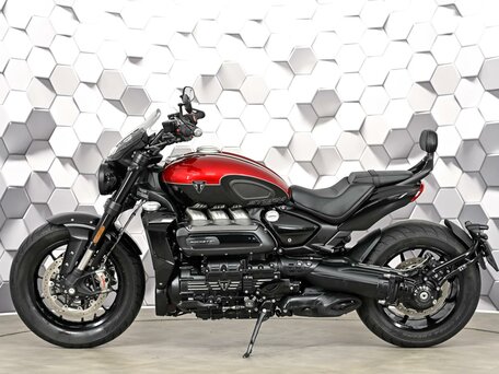 2025 Triumph Rocket 3, красный, 2899000 рублей, вид 4