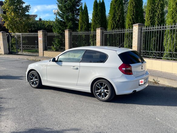 2008 BMW 1 серии 118i I (E81/E82/E87/E88) Рестайлинг, белый, 665000 рублей - вид 5