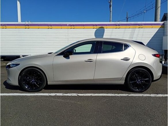 2022 Mazda 3 IV (BP), серебристый, 1425000 рублей - вид 1