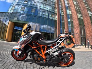 2017 KTM 1290 Super Duke R, оранжевый, 1150000 рублей, вид 2