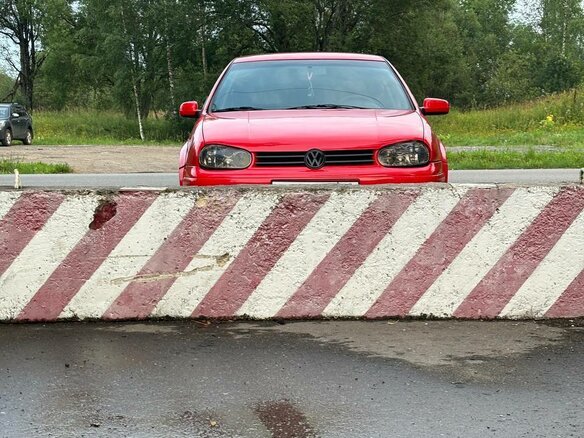 1998 Volkswagen Golf IV, красный, 666666 рублей - вид 3