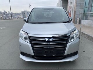 2018 Toyota Noah III (R80) Рестайлинг, серебристый, 1500000 рублей, вид 2