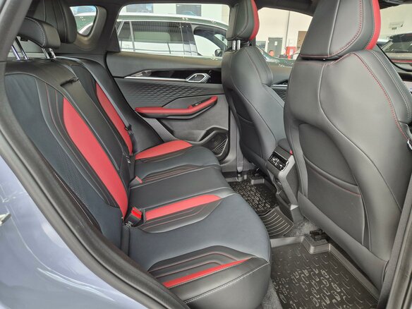 2026 Geely Coolray I Рестайлинг 2, фиолетовый, 2964990 рублей - вид 11