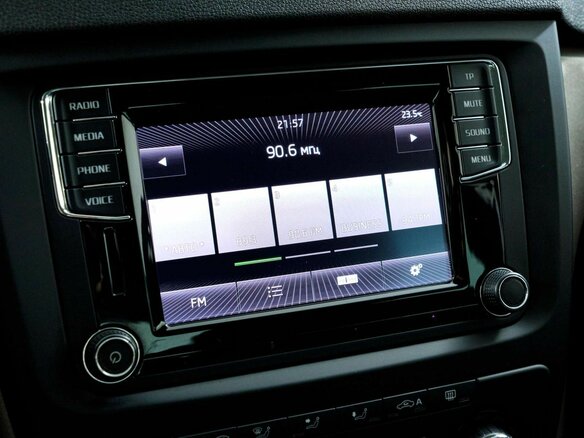 2015 Skoda Yeti I Рестайлинг, серебристый - вид 16