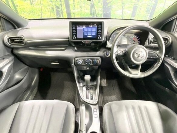 2023 Toyota Yaris IV, чёрный, 940300 рублей - вид 10