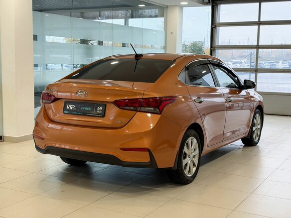 2017 Hyundai Solaris II, оранжевый, 1247000 рублей - вид 5
