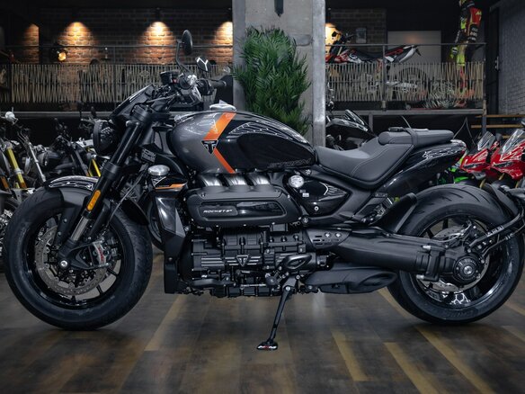 2026 Triumph Rocket 3, чёрный, 3390000 рублей - вид 4