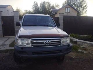 2005 Toyota Land Cruiser 105 100 Series Рестайлинг 2, серебристый, 1500000 рублей, вид 1