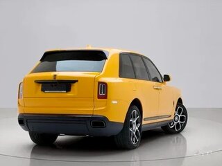 2024 Rolls-Royce Cullinan Black Badge I (Series I), жёлтый, 74900000 рублей, вид 3