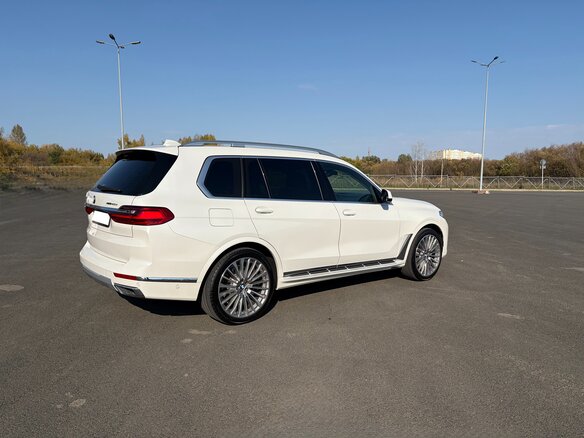 2021 BMW X7 40d I (G07), белый, 9590000 рублей - вид 3
