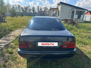 1997 Mercedes-Benz E-Класс 220 II (W210, S210), синий, 255000 рублей, вид 4
