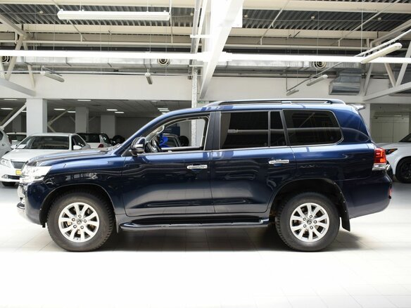 2017 Toyota Land Cruiser 200 Series Рестайлинг 2, синий, 5750000 рублей - вид 3