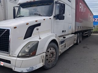 2004 Volvo VNL, белый, 2000000 рублей, вид 3