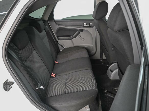 2010 Ford Focus II Рестайлинг, белый, 700000 рублей - вид 6