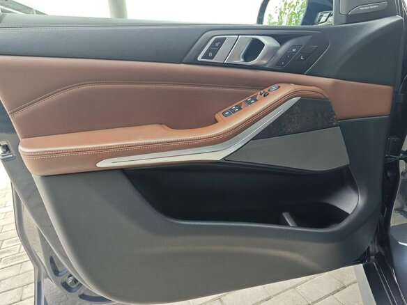 2021 BMW X5 M50i IV (G05/G18), серый, 8290000 рублей - вид 25