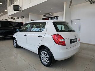 2013 Skoda Fabia II Рестайлинг, белый, 795000 рублей, вид 5
