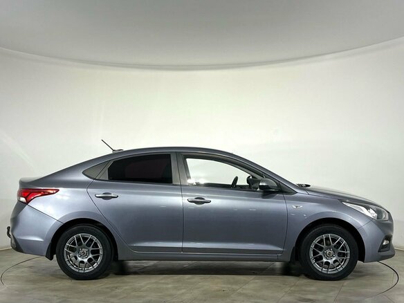 2017 Hyundai Solaris II, серый, 1109000 рублей - вид 4
