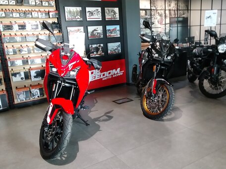 2026 Moto Morini X-CAPE, красный, 889000 рублей, вид 3