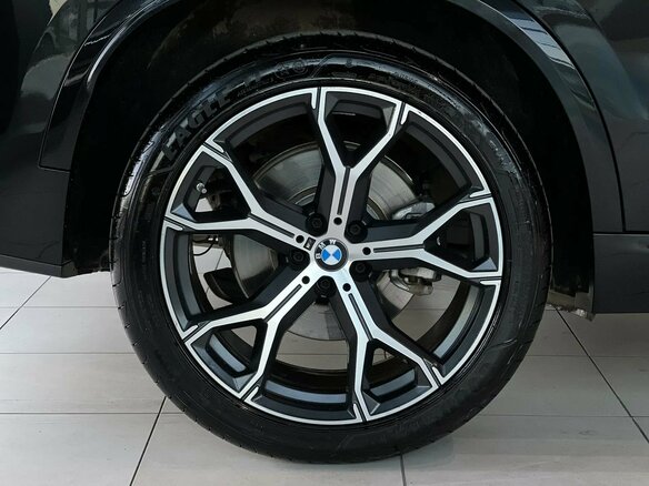 2025 BMW X5 Long 30Li IV (G05/G18) Рестайлинг, чёрный, 8995000 рублей - вид 12