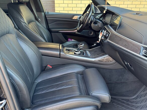 2021 BMW X7 40d I (G07), чёрный, 7400000 рублей - вид 7