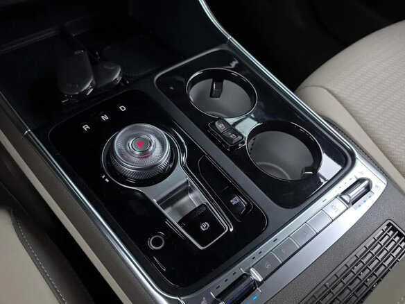 2023 Kia Carnival IV Рестайлинг, белый, 6020000 рублей - вид 13