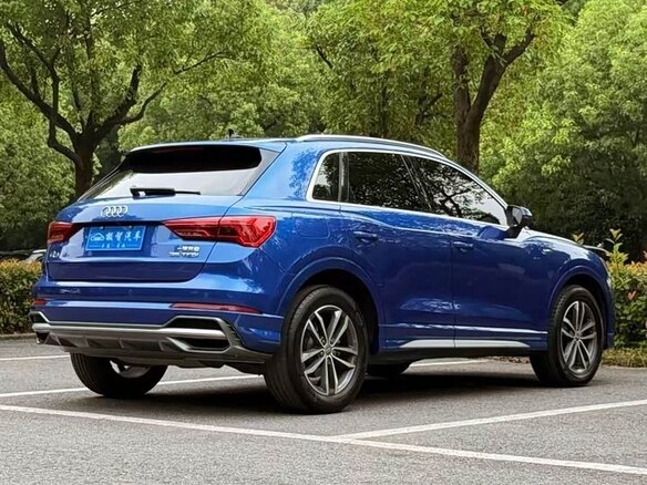 2021 Audi Q3 35 TFSI II (F3), синий, 2000000 рублей - вид 3
