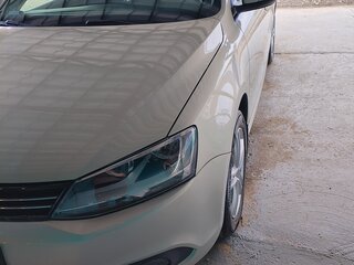 2014 Volkswagen Jetta VI Рестайлинг, серебристый, 930000 рублей, вид 4