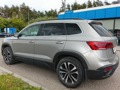2021 Volkswagen Taos I, коричневый, вид 4