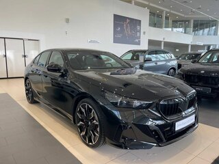 2026 BMW 5 серии 540d xDrive VIII (G60/G61/G68), чёрный, 14600000 рублей, вид 3