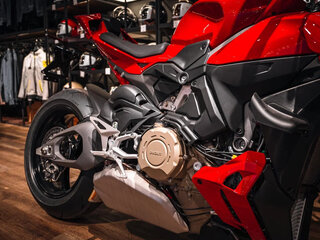 2026 Ducati Streetfighter V4, красный, 3350000 рублей, вид 5