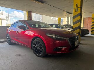 2018 Mazda Axela III Рестайлинг, красный, 1620000 рублей, вид 1