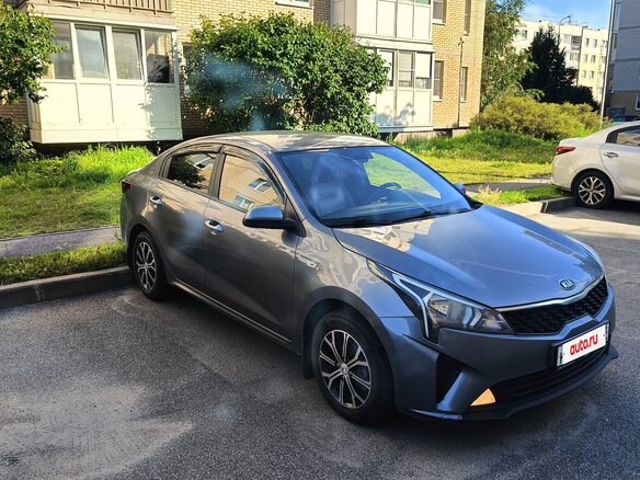 2020 Kia Rio IV Рестайлинг, серый, 1425000 рублей - вид 1